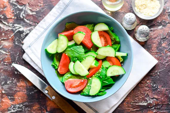 витаминный салат из овощей рецепт фото 4